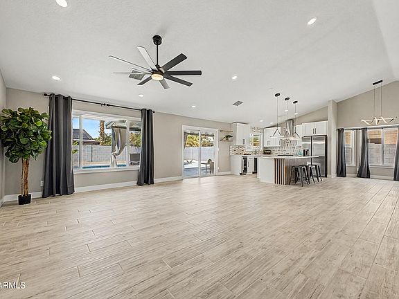 4th image of 7948 W PERSHING Avenue
