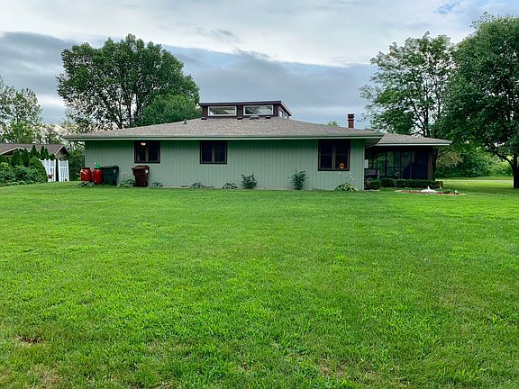 3rd image of 26 Birchwood Ln