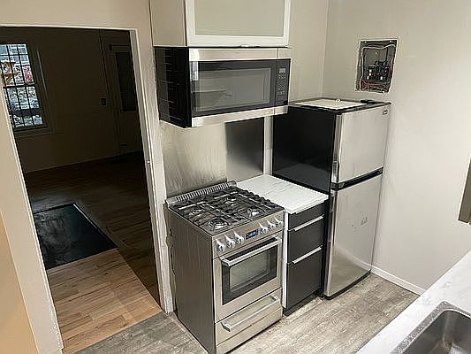 4th image of 132 Saint James Pl
