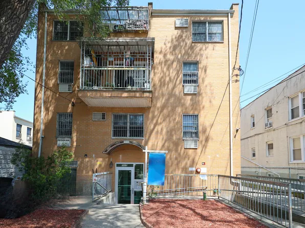 1015 66th Street image 1 of 14