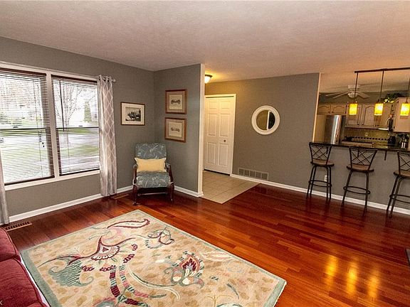 4th image of 5385 Lenore Dr