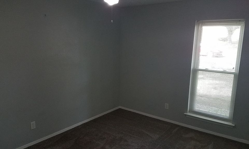 1st image of 906 Meadowdale Cir