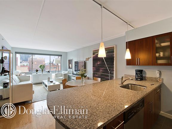 2nd image of 555 W 23rd St APT S9e
