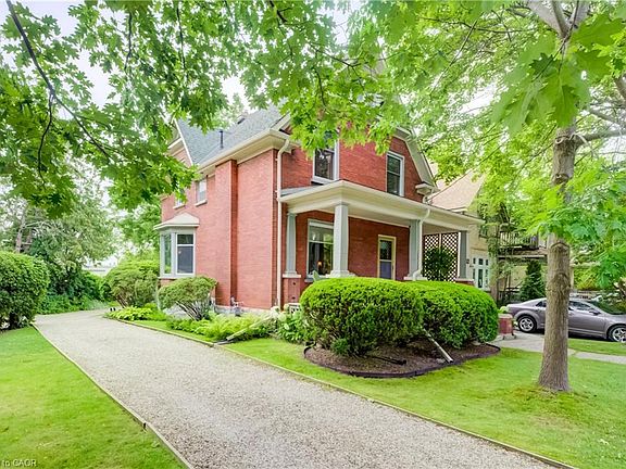 3rd image of 46 Ellen St W