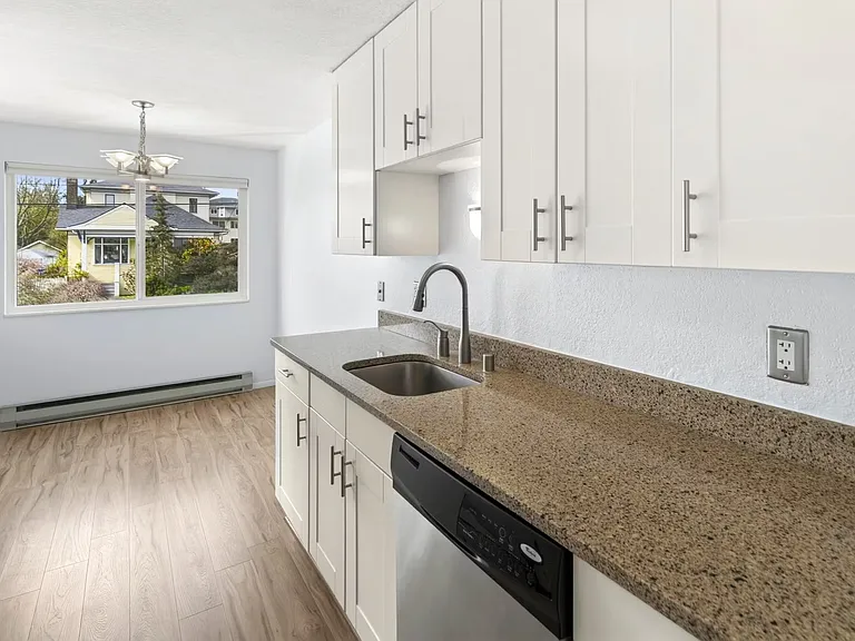 4226 Dayton Ave N #202 — Photo 6