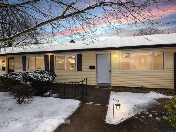 201 Feller Drive #201, Central Islip, NY 11722