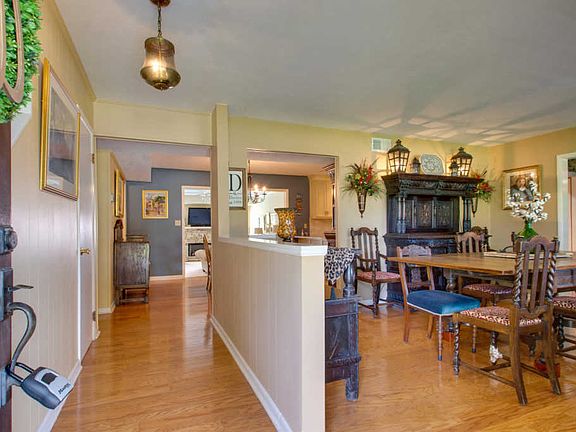 4th image of 262 Georgia Ave