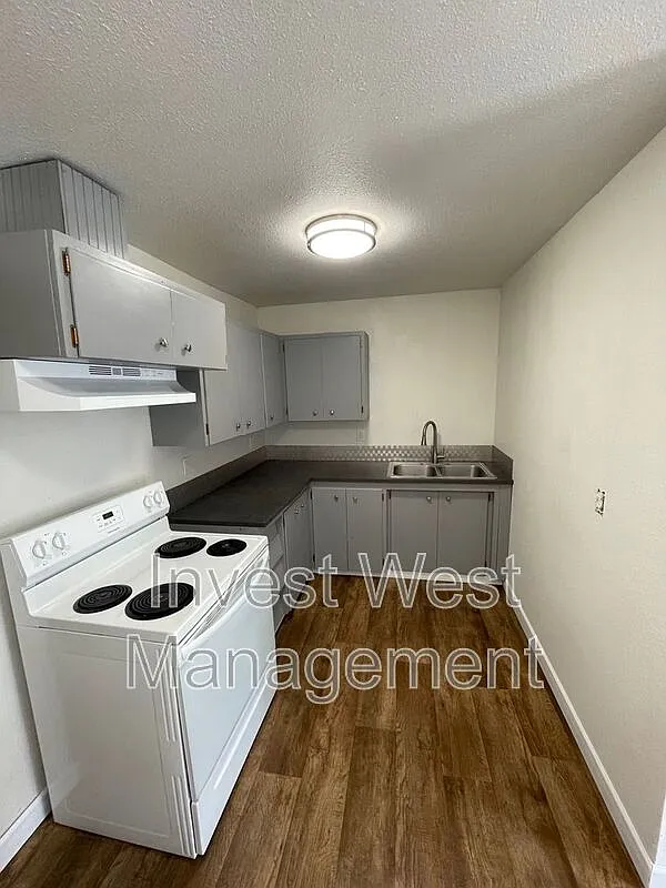Studio, 1.0 bath, 400 sqft, $900 — Photo 2
