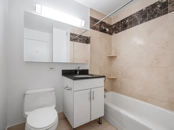 140 Riverside Boulevard image 9 of 22