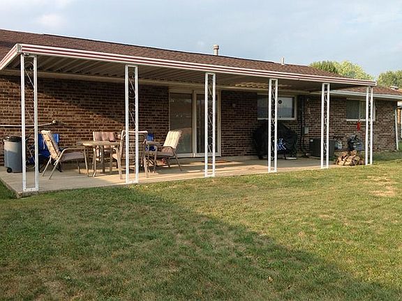 3rd image of 5592 Camerford Dr