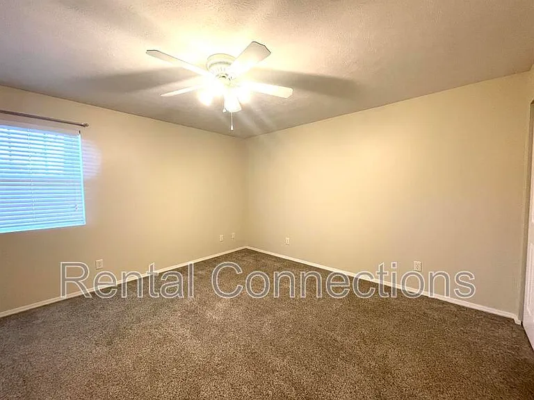 112 Stable Dr — Photo 5