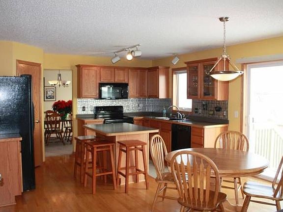 Eat-in Kitchen
