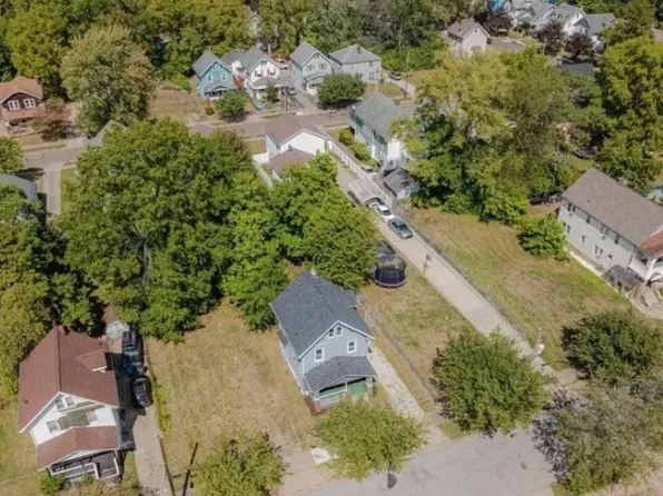 897 Peckham St, Akron, OH 44320
