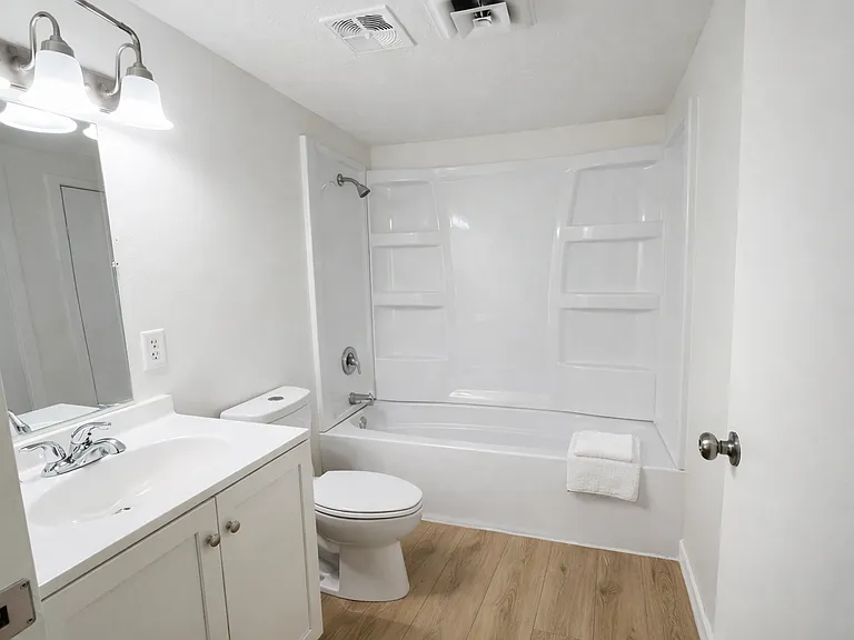 Titan Pointe Apartments — Photo 11