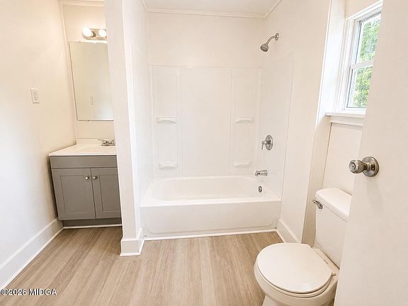 8th image of 2711 Roy St