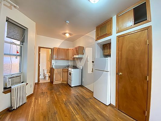 4th image of 159 E 99th St APT 3D