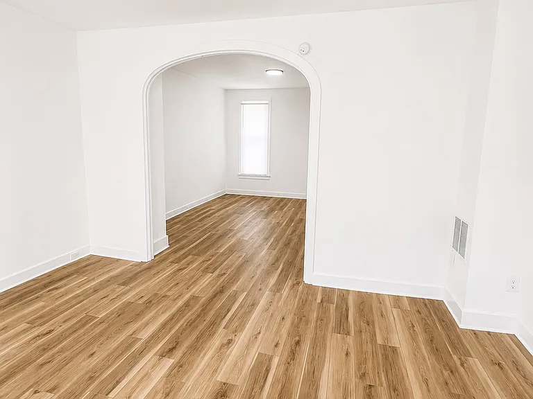 216 W Allen St — Photo 1