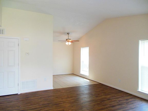 5th image of 938 Kyle Ave NE