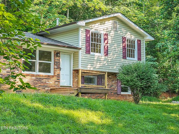 4th image of 246 Robertson Ln