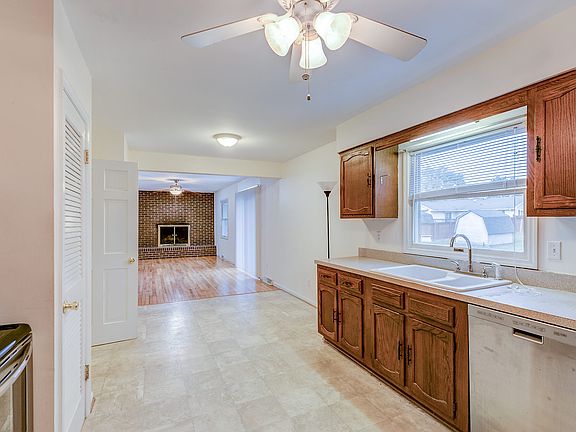5th image of 40698 S 40th Dr