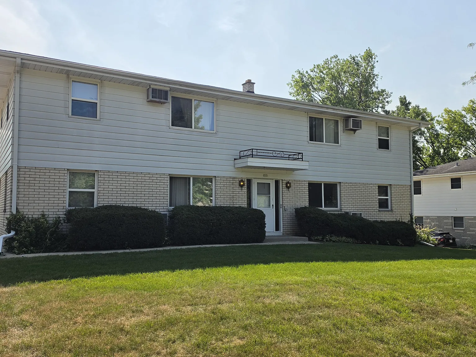 2 bed, 650 sqft, $995 — Photo 1