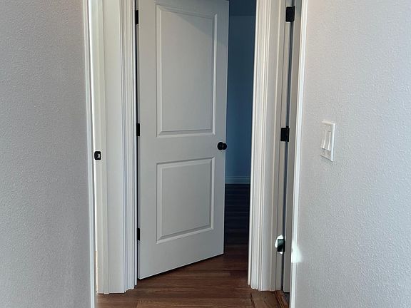 Hallway to bedrooms and hall bathroom
