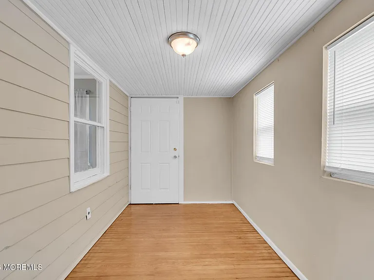 1218 Lister St — Photo 9