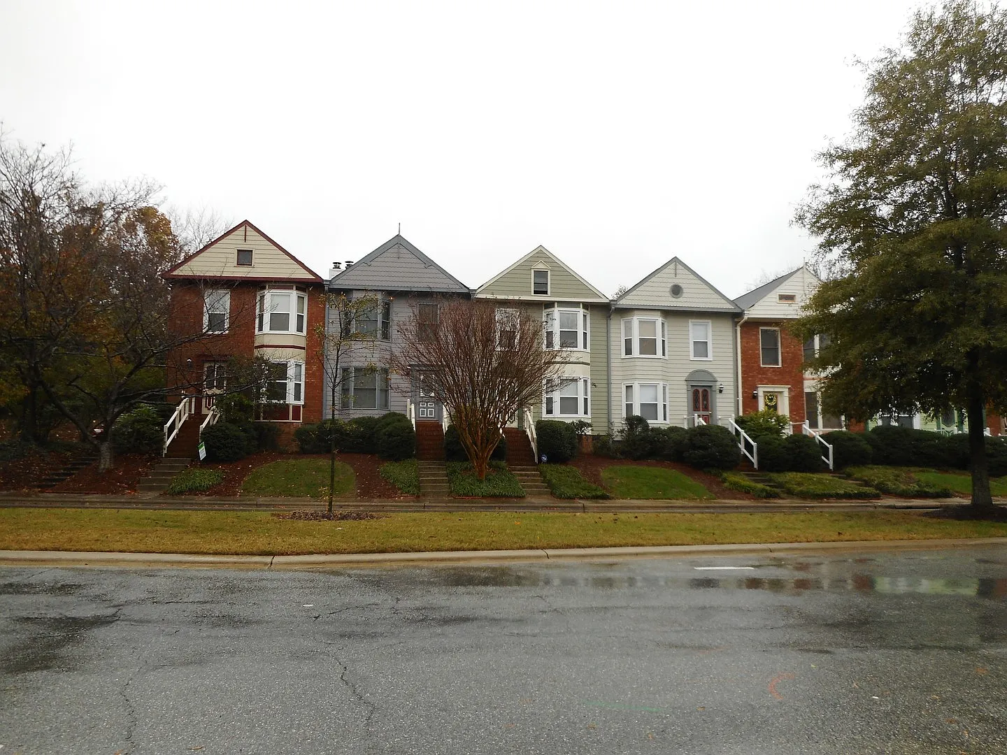 Townhouse near downtown Greensboro — Photo 2