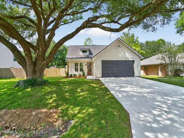 121 Meadow Glen Dr, Youngsville, LA 70592