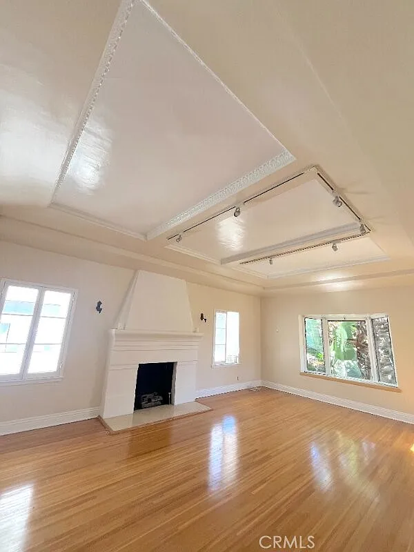 3 bed, 2000 sqft, $5,395 — Photo 3