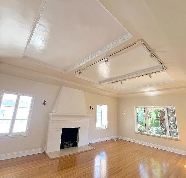 223 1/2 S Gale Dr — Photo 3
