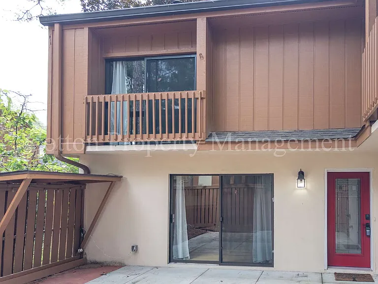 2030 Albert Cir — Photo 3