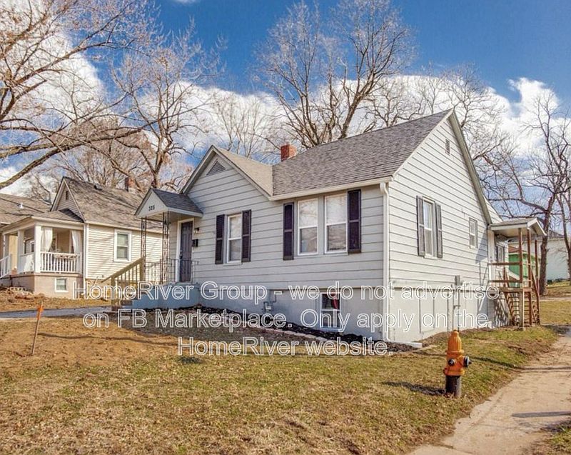 2nd image of 325 W College St