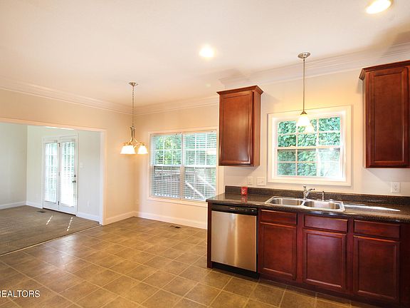 5th image of 7415 Sparkle Ln