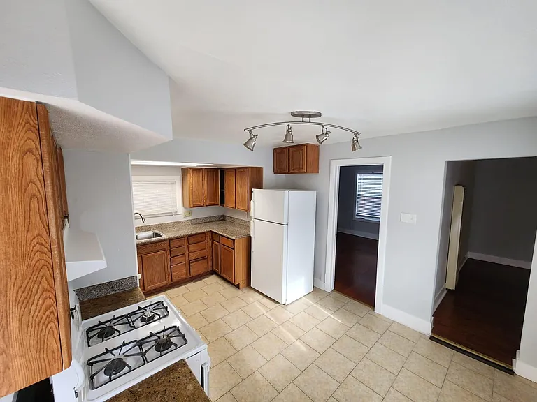 2928 Schyler St — Photo 1