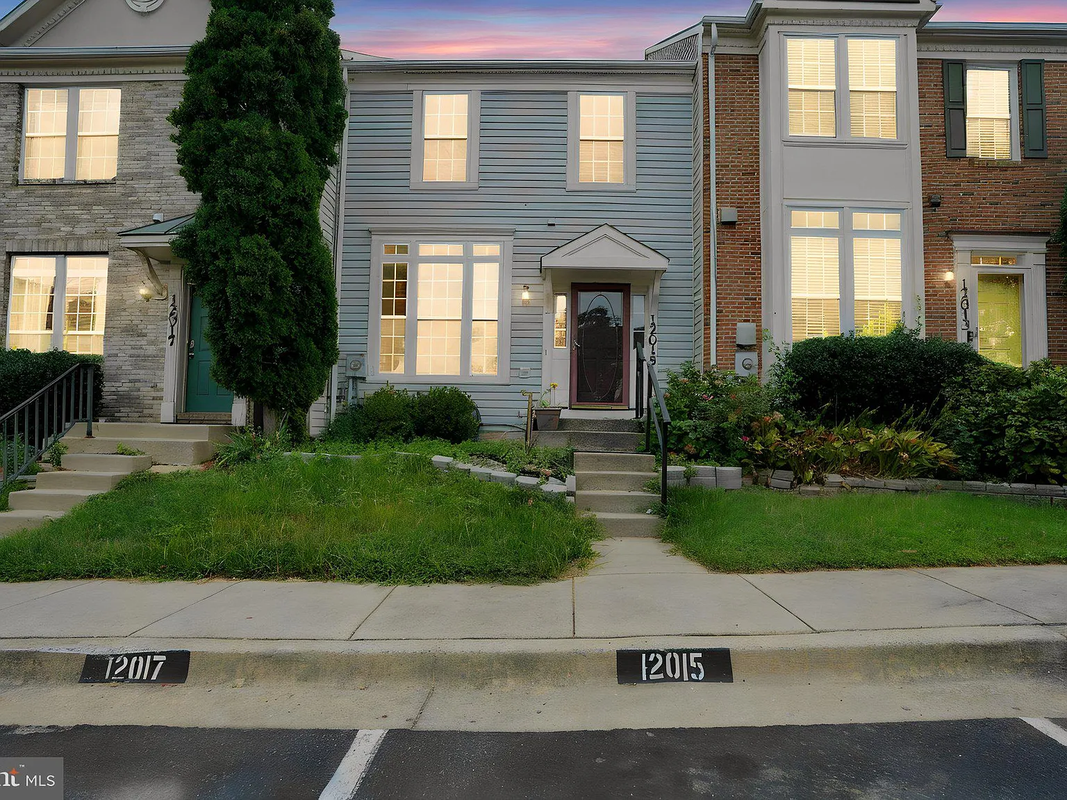 3 bed, 3.5 bath, 2106 sqft, $2,800 — Photo 2
