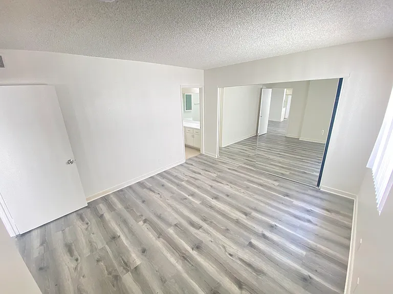 15020 Burbank Blvd #107 — Photo 7