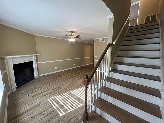 2nd image of 1605 Hackberry Ln APT 3