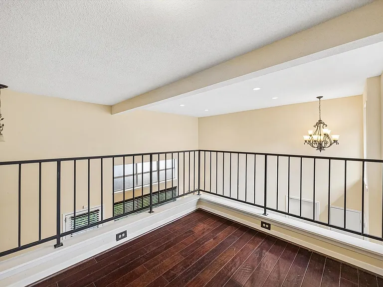 963 Althea Dr — Photo 8