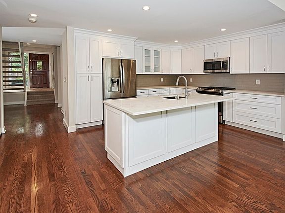 2nd image of 25 Waterside Close