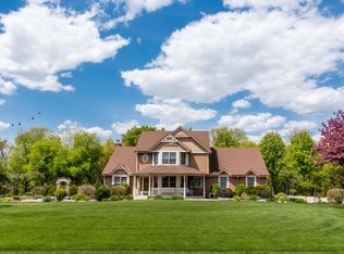 W272N5369 Jessica Dr, Pewaukee, WI 53072