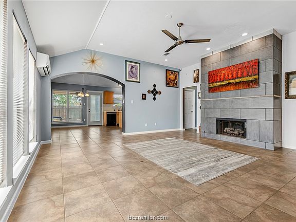 5th image of 1702 Beaver Pond Ct