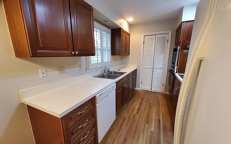 1207 Broadmoor Dr — Photo 9