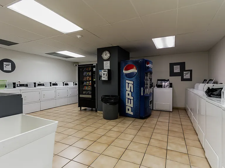 1324 Locust St — Photo 45
