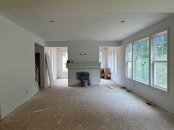 2nd image of 899 Waters Bluff Dr