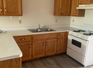 112 S Railroad St #B, Gardner, IL 60424