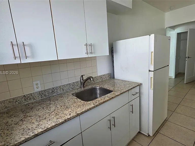 7629 Dickens Ave #4-8 — Photo 9