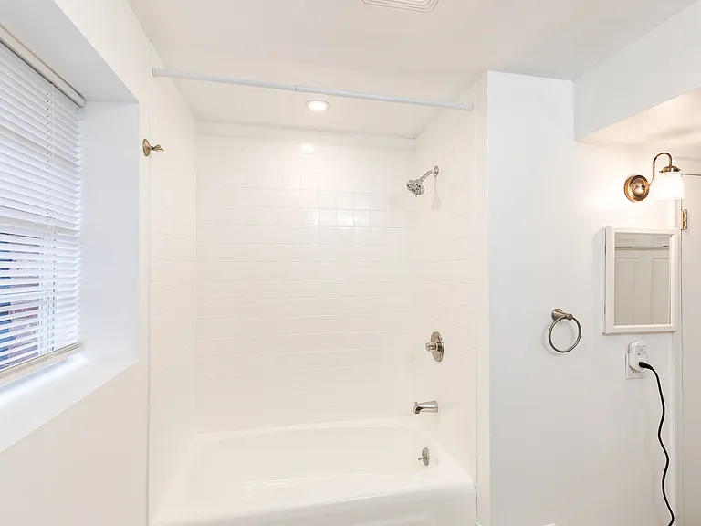 617 Oak Ln — Photo 23