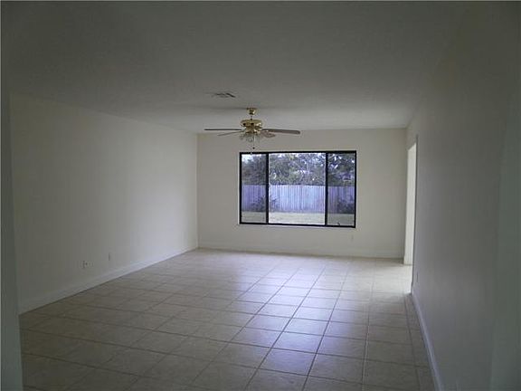 2nd image of 1557 SE South Balcourt Ct