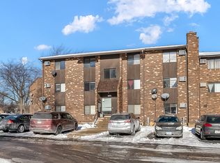 7731 Woodward Ave APT 1B, Woodridge, IL 60517